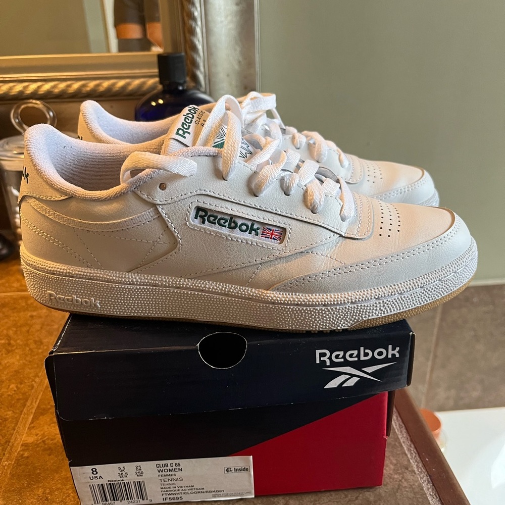 Women’s Club 85 Reebok size 8